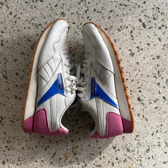 Classic Reebok Sneaker Size 8 - Picture 5 of 6